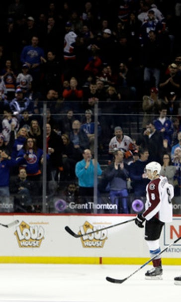 Lee scores 2 to lead Islanders to 5-1 win over Avalanche (Feb 12, 2017)